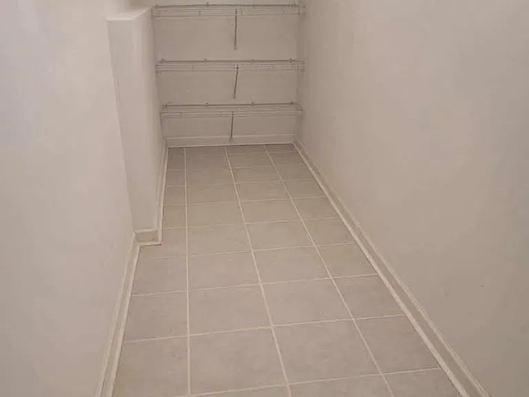 955 Tree Top Dr — Photo 3