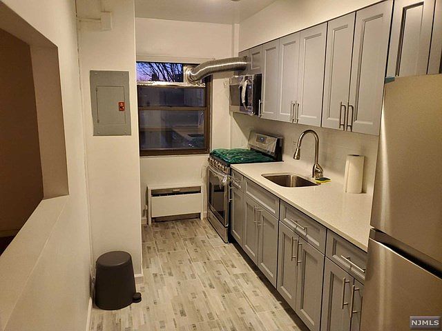 1st image of 410 Park Pl APT 3G