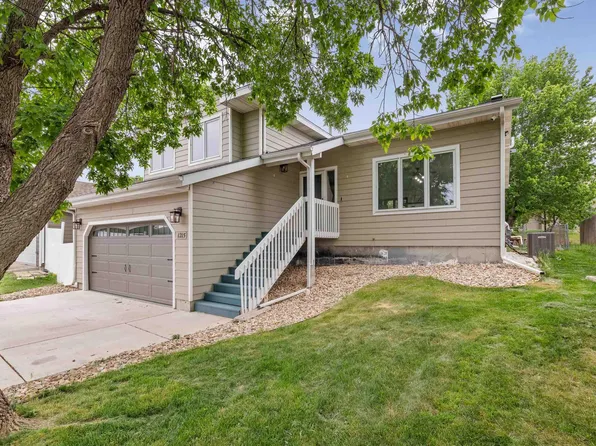 1215 Range View Cir, Rapid City, SD 57701