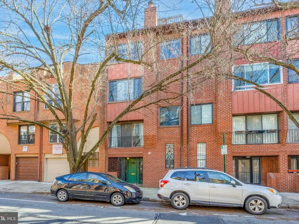 2213 Race St APT 211, Philadelphia, PA 19103