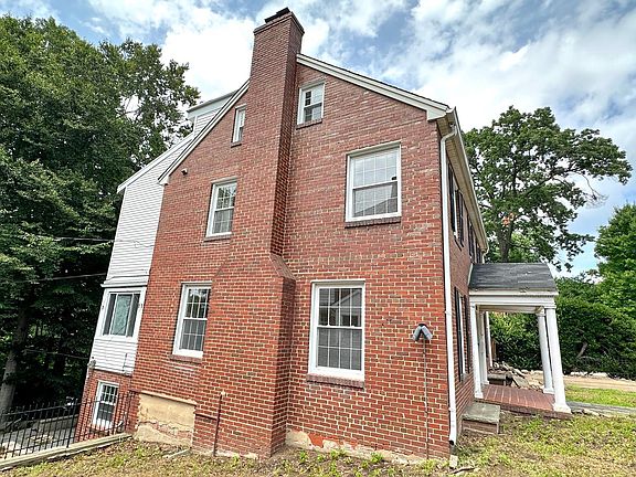 3rd image of 1838 N Herndon St
