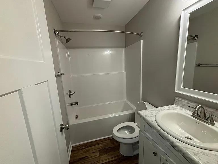 633 Clary St — Photo 12