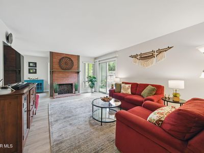 245 Oak Leaf Dr #102, Thousand Oaks, CA, 91360