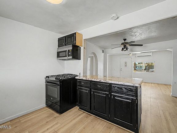 4th image of 3130 W ALMERIA Road