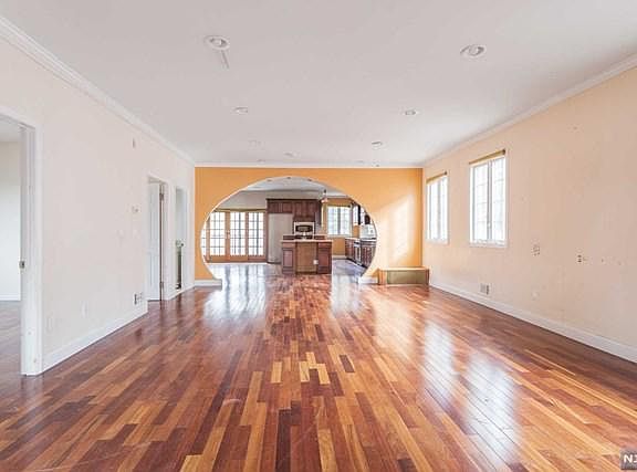 5th image of 351 Hillside Ave