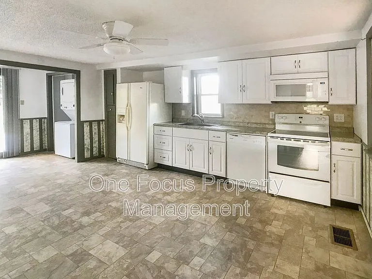 1724 Steam Valley Rd — Photo 4