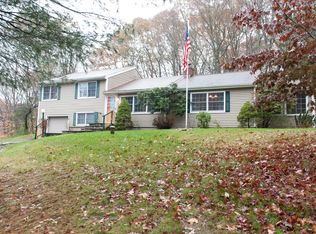 3 Sycamore Dr, Newtown, CT 06470