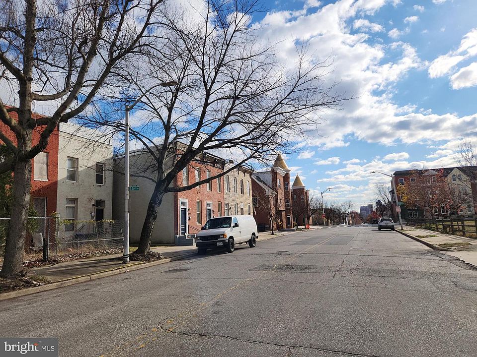 2nd image of 2013 Barclay St
