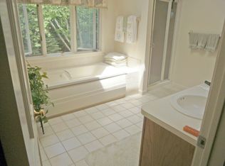 66 Coughlin Dr, Southbury, CT 06488