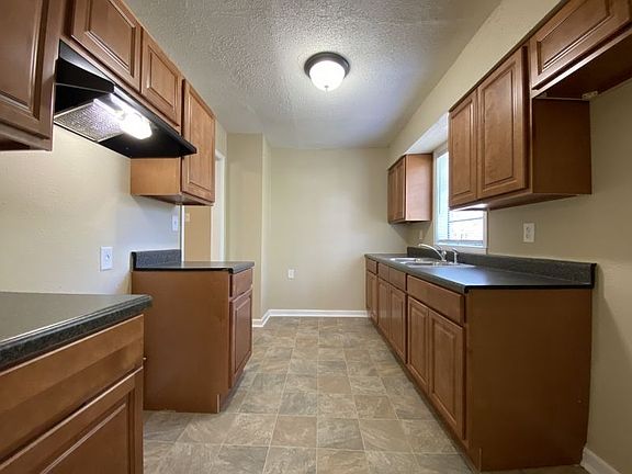 5th image of 1547 Delano Ave