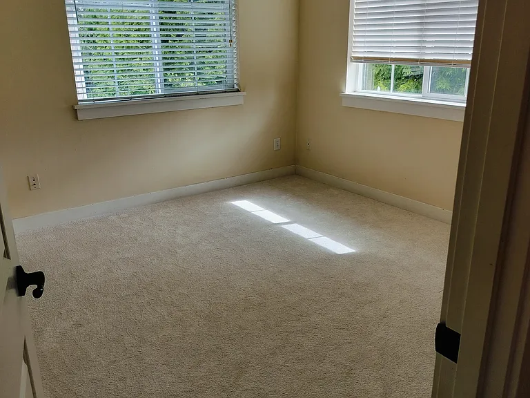 N Pointe Cir — Photo 8