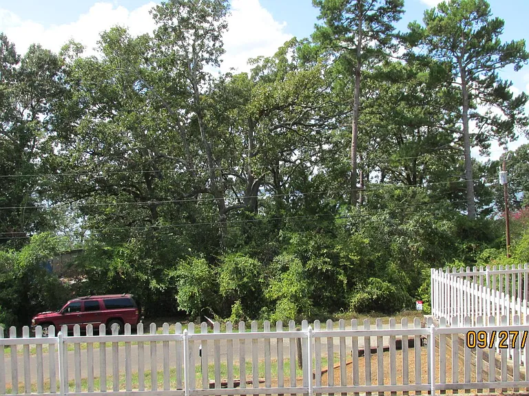 Lakeside Dr — Photo 8