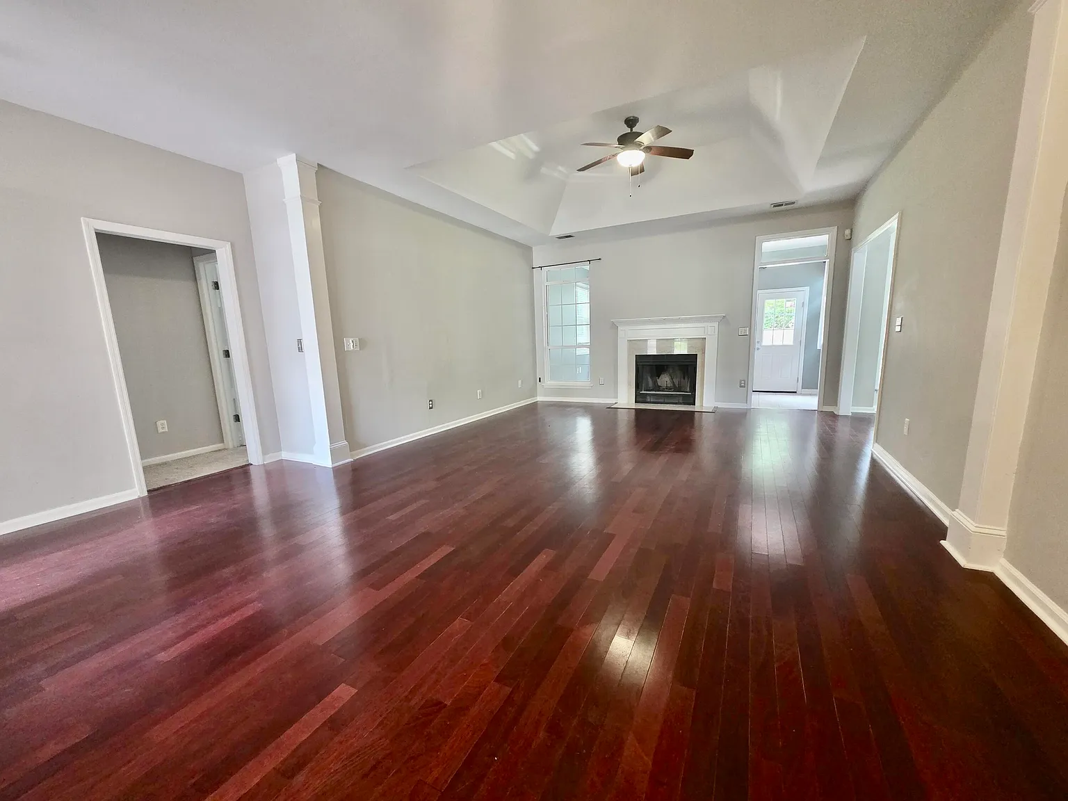 3 bed, 2.0 bath, 1659 sqft, $3,300 — Photo 3