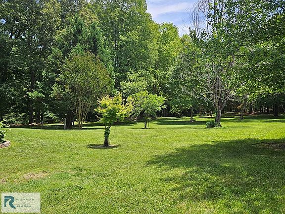 5th image of 200 Cedar Crest Ln