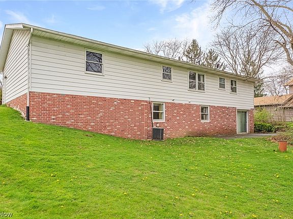 3rd image of 553 McNeil Dr