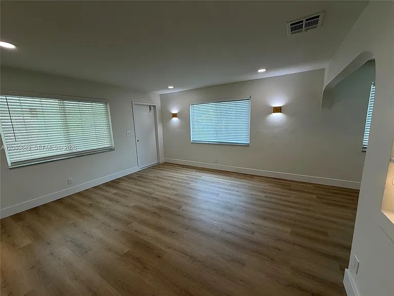 708 SW 7th Ave #1 — Photo 7