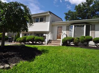 9 Twain Ave, Old Bridge, NJ 08857