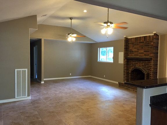 2nd image of 202 San Saba St