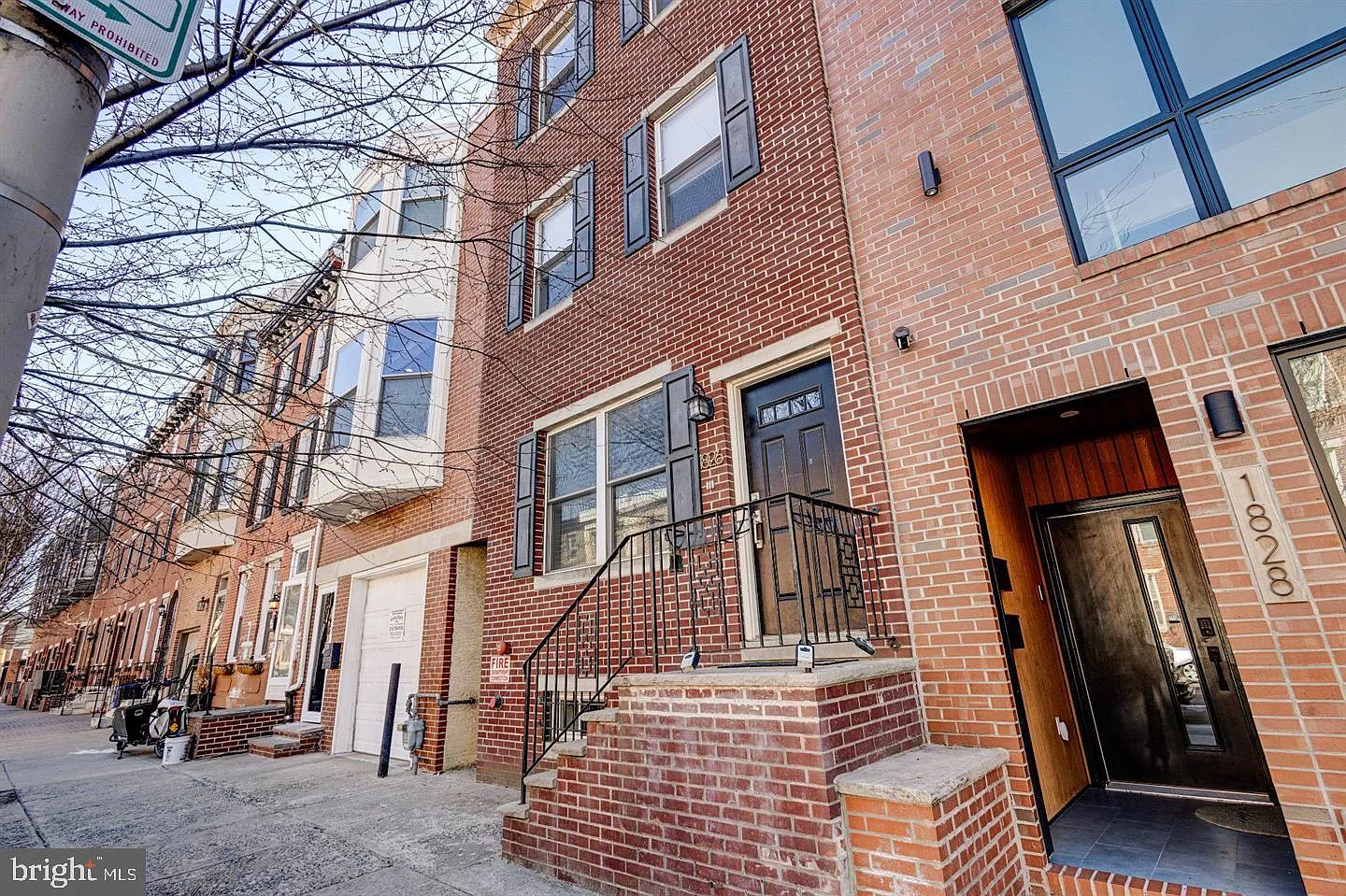 1 bed, 1.0 bath, 1301 sqft, $2,300 — Photo 2