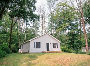 52 Lakeview Dr, Ashford, CT 06278