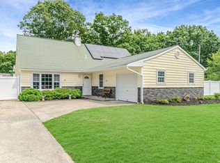 31 Charm City Dr, Port Jefferson Station, NY 11776