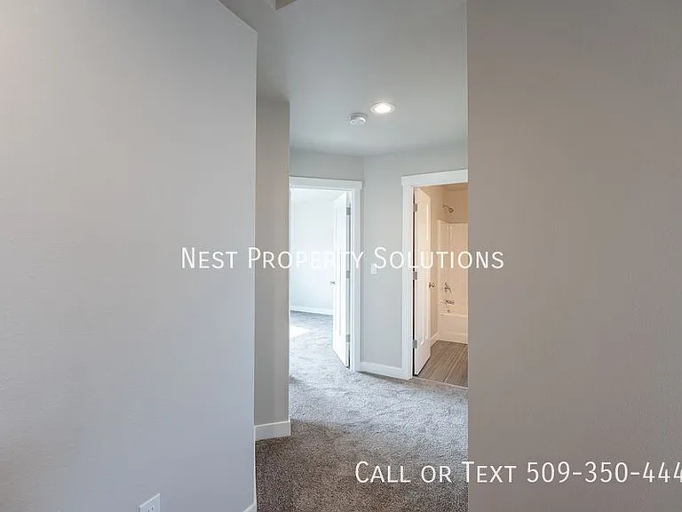651 Hargraves Ave NE #B — Photo 26