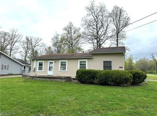 460 Grandview Rd, Lake Milton, OH 44429