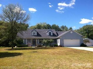 68066 Dailey Rd, Edwardsburg, MI 49112