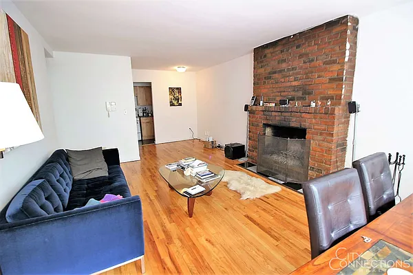 Rented by City Connections Realty | media 3