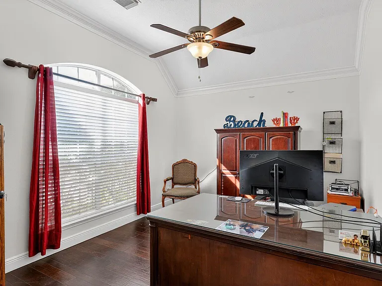 502 Ernst Ct — Photo 13