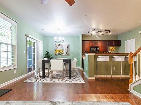 3rd image of 888 Ivydale Ln
