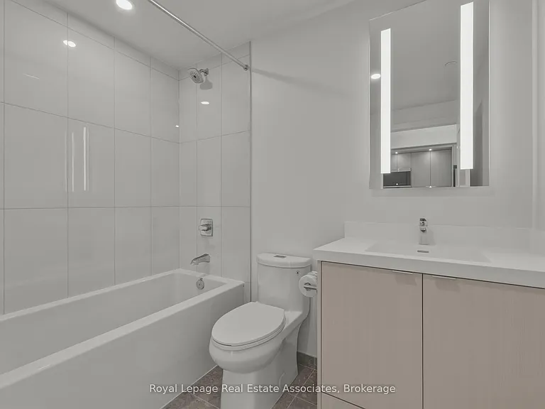 25 Cordova Ave #1802 — Photo 17