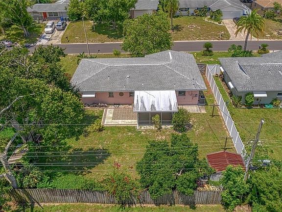 4th image of 967 Dumont Dr