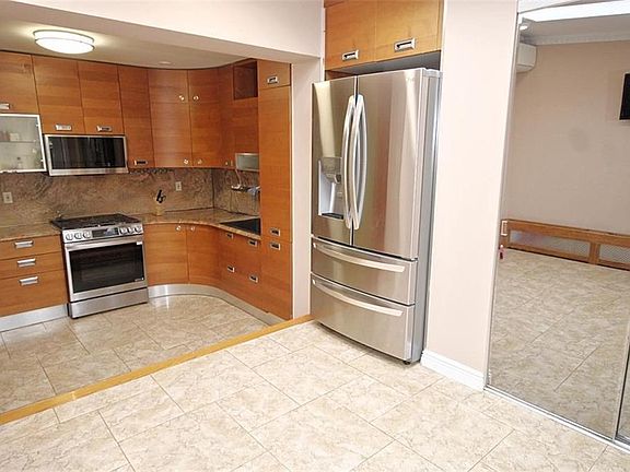 3rd image of 2963 Voorhies Ave