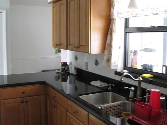 5th image of 410 SW Dalton Cir