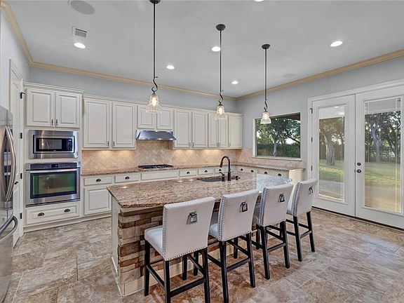 4th image of 214 Mia Dr