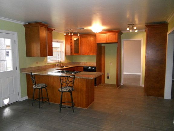 5th image of 1911 Laredo Dr