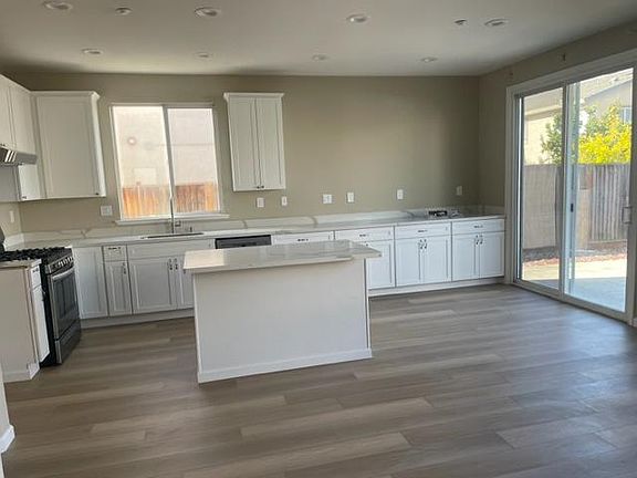 2nd image of 139 Crestwood Ln