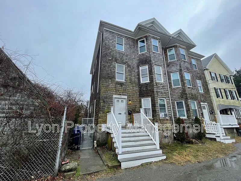 106-108 Winsor St #1