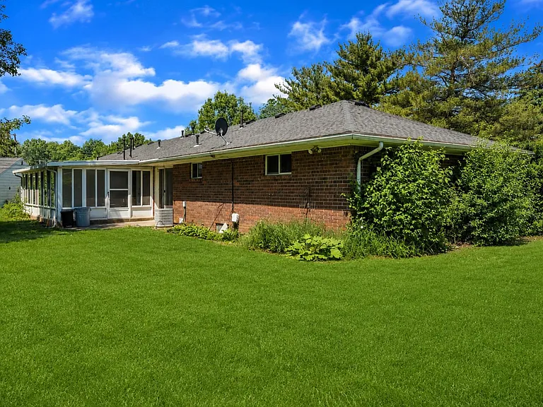 29102 Hufford Rd #B — Photo 8