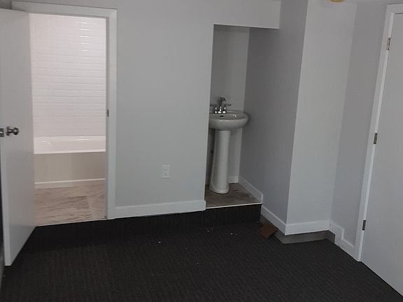 4th image of 195 Montgomery St Unit B