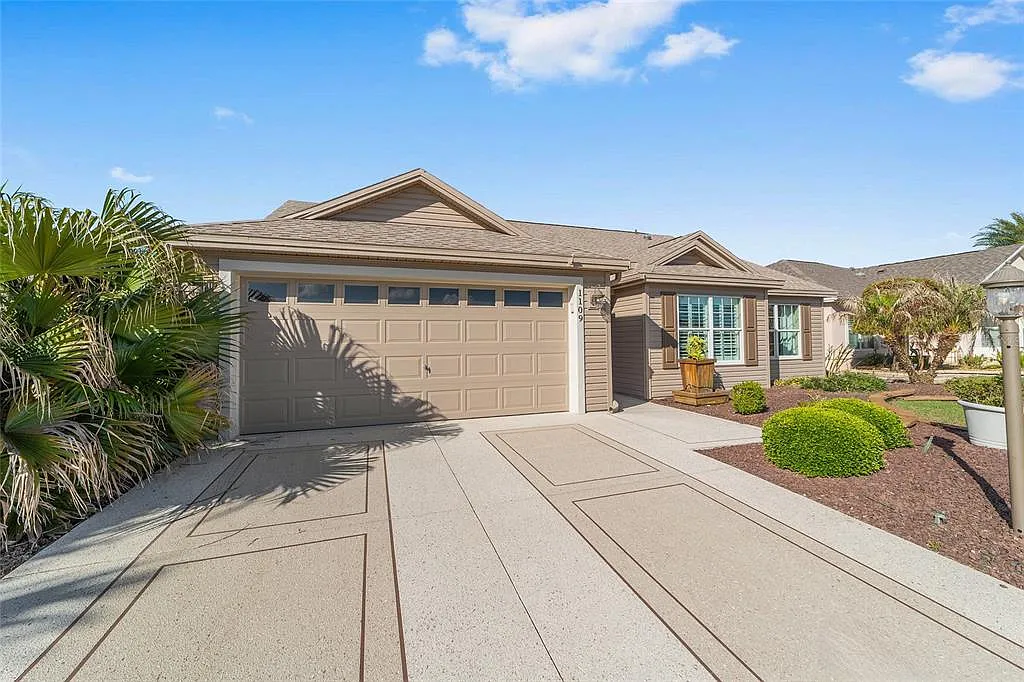 3 bed, 2.0 bath, 1970 sqft, $3,000 — Photo 1