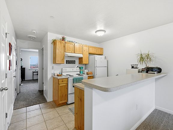 5th image of 811 S Main St