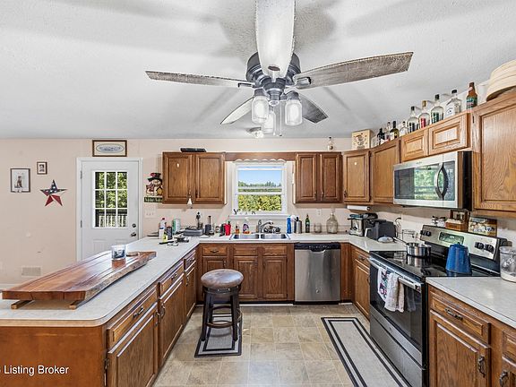 5th image of 130 Smith Rd
