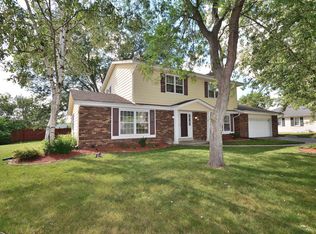 945 Greenridge Ter, Brookfield, WI 53045