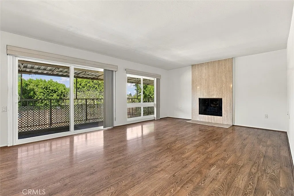 2 bed, 1145 sqft, $2,700 — Photo 2