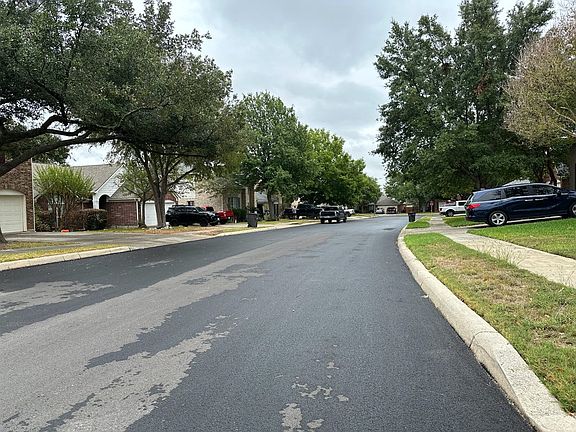 3rd image of 8851 Brae Crest Dr
