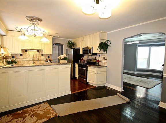 5th image of 5949 S Komensky Ave