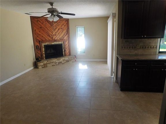 4th image of 1425 Corona Ln
