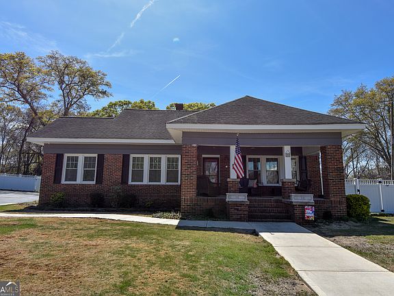 2nd image of 503 Forsyth St